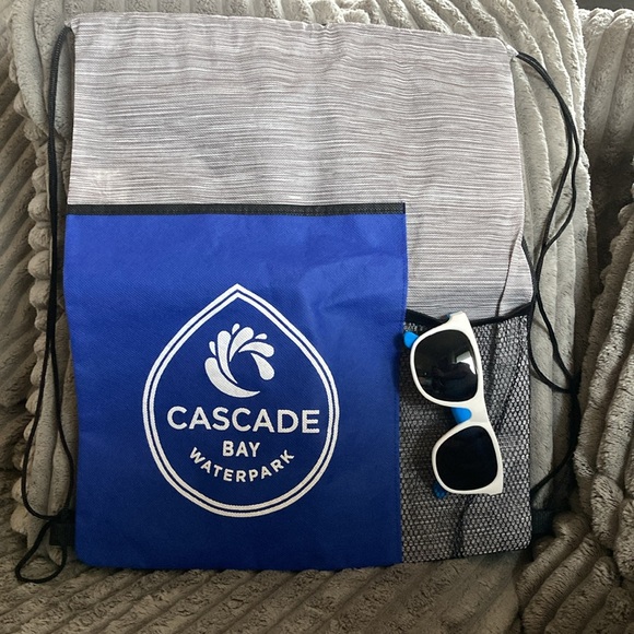 Cascade Bay Waterpark Adjustable String Backpack 🎒 + Sunglasses 😎 🏊♂️🌞 NWOT - Picture 3 of 9
